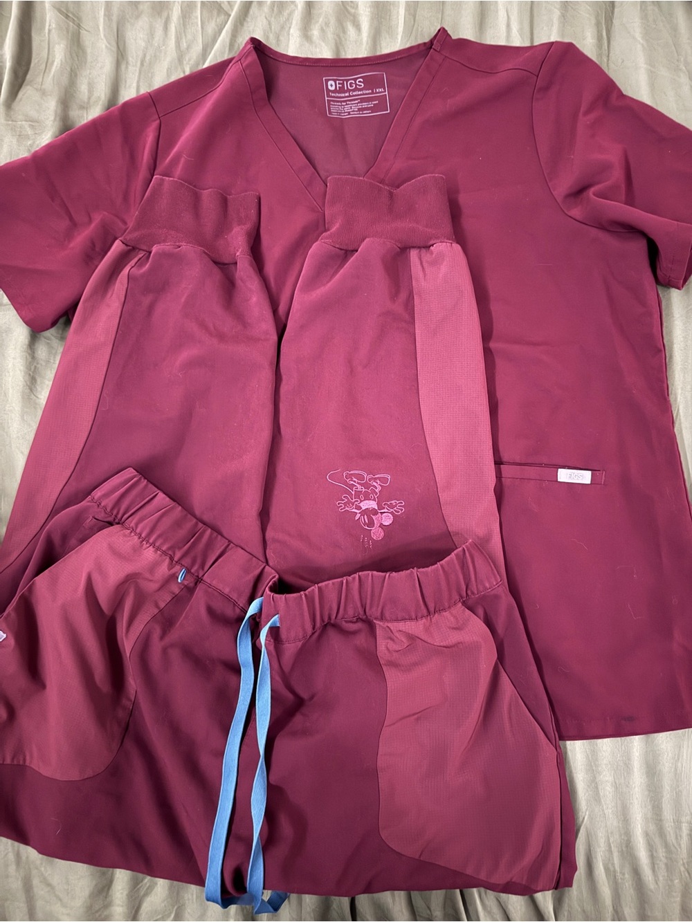 FIGS burgendy scrub SET top and jogger XXL